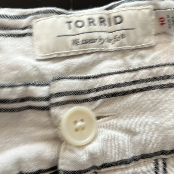 Lightweight Torrid blue gray and white stripe shorts! - Picture 3 of 5
